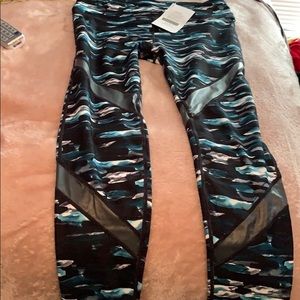 NWT fabletics Jeannette leggings size m
